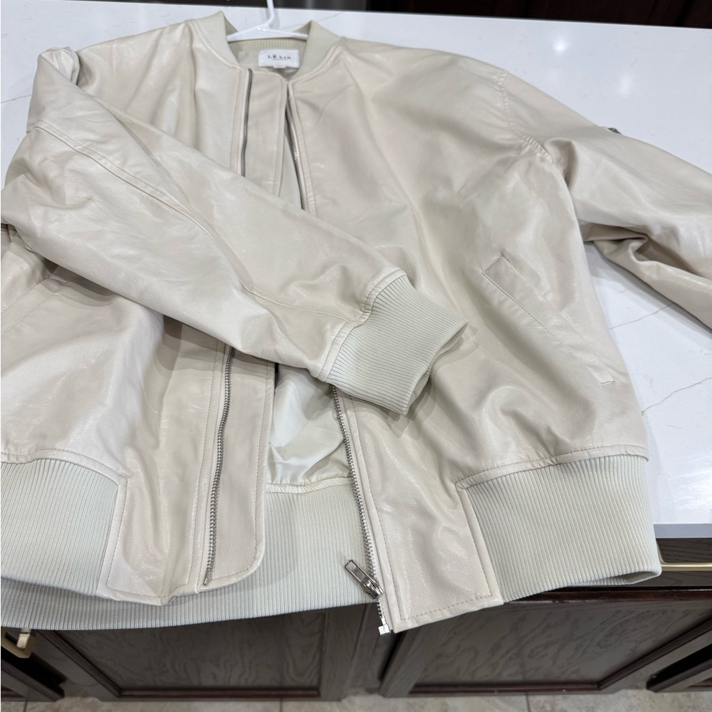 Le Lis Cream Bomber Jacket